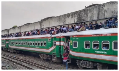 ঈদযাত্রায় ট্রেনে উপচেপড়া ভিড়
