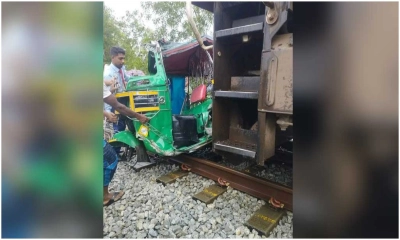 কক্সবাজারে সিএনজি অটোরিকশাকে ট্রেনের ধাক্কা, নিহত ৪
