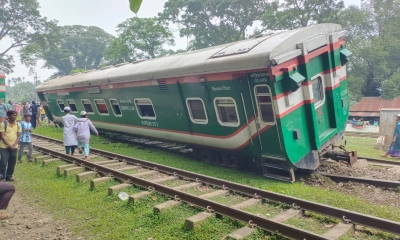 বিজয় এক্সপ্রেসের তিন বগি লাইনচ্যুত, সাড়ে ১৮ ঘণ্টা পর ট্রেন চলাচল স্বাভাবিক