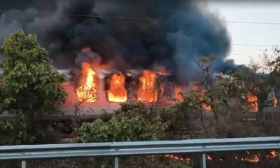 ভারতে চলন্ত ট্রেনে ভয়াবহ আগুন