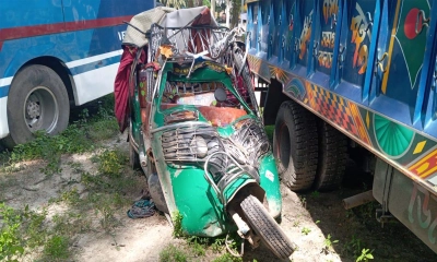 ত্রিশালে ট্রাক-সিএনজি সংঘর্ষে চালকসহ নিহত ২