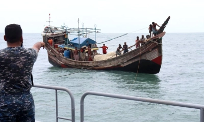 বঙ্গোপসাগরে ট্রলারসহ ১২ জেলেকে উদ্ধার করেছে নৌবাহিনী