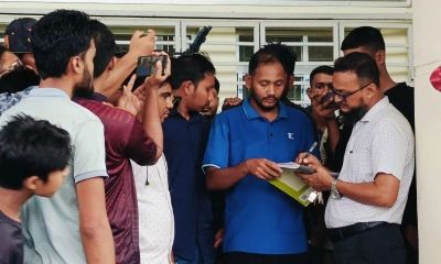 অধ্যক্ষ শাহীন আক্তারের পদত্যাগের দাবিতে শিক্ষার্থীদের মানববন্ধন। ছবি- রূপালী বাংলাদেশ