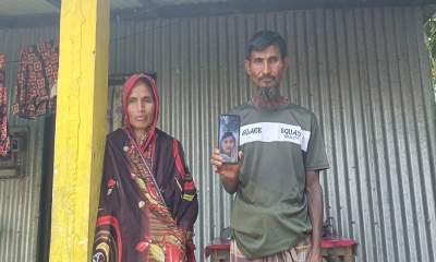 অপহৃত মেয়ের ছবি হাতে অঝোরে কাঁদছেন বাবা-মা