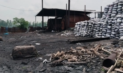 সিরাজগঞ্জের রায়গঞ্জে টায়ার পুড়িয়ে তেল তৈরি