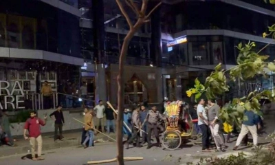 রিকশাচালক হত্যার গুজবে উত্তরায় রণক্ষেত্র, শপিংমলে ভাঙচুর-আগুন