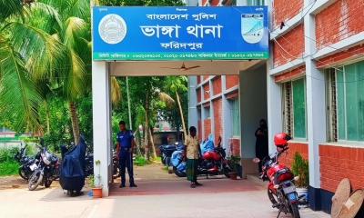 ফরিদপুর-৪ আসনের সীমানা পুনর্বহালের দাবিতে অবরোধ: ৯০ জনের বিরুদ্ধে মামলা