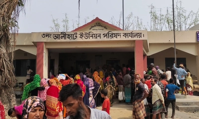 দিনাজপুরে ভিজিএফের চাল বিতরণে অনিয়ম