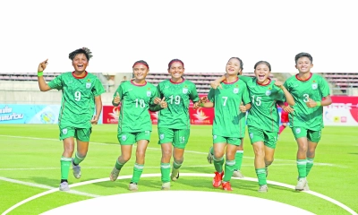 নারী ফুটবলের অভূতপূর্ব সাফল্যময় অগ্রযাত্রা