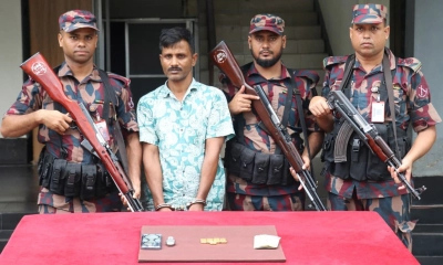যশোরে প্রায় দেড় কোটি টাকার স্বর্ণের বারসহ যুবক আটক