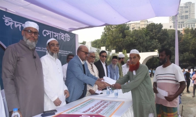 কড়াইল বস্তিতে আগুনে ক্ষতিগ্রস্তদের আর্থিক সহায়তা প্রদান