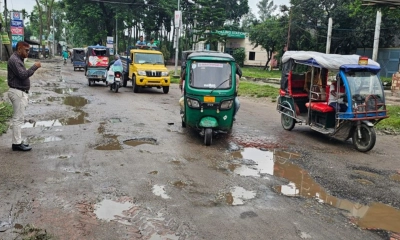 বেহাল ৫৫০ কিলোমিটার  সড়কে জনদুর্ভোগ