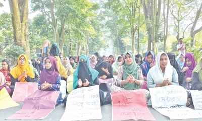 সায়মার মৃত্যুর বিচার  চেয়ে উপাচার্যের বাসভবন ঘেরাও