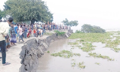 যমুনার ভাঙনে নৌঘাট নদীতে আতঙ্কে ৮ গ্রামের মানুষ