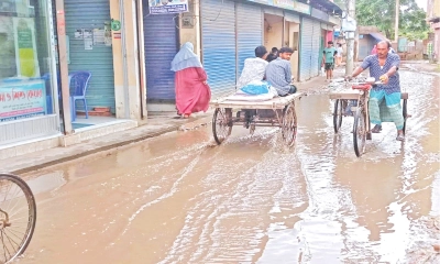 সড়কে ১২ মাসই জমে থাকে পানি