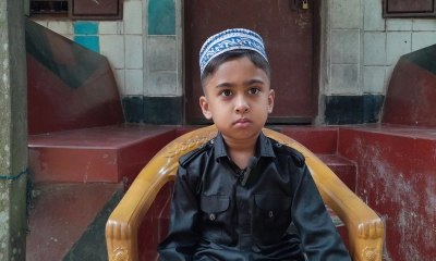 আদর-ভালোবাসা থেকে  বঞ্চিত শিশু বায়েজিদ