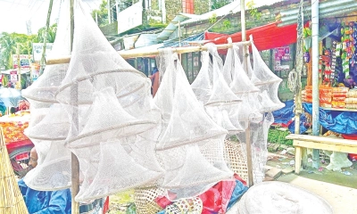 নিষিদ্ধ জালের রমরমা ব্যবসা
