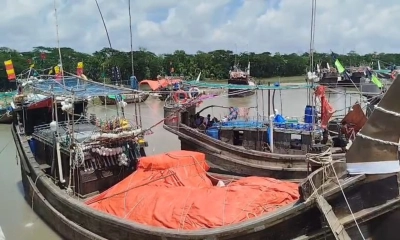 দিশাহারা উপকূলের অর্ধলক্ষাধিক জেলে