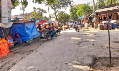 যুবসমাজের উদ্যোগে রাস্তা সংস্কার