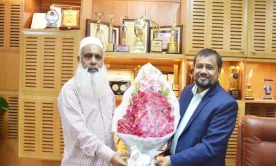 মনিরুল হক চৌধুরীকে ন্যাশনাল লাইফ ইন্স্যুরেন্সের শুভেচ্ছা