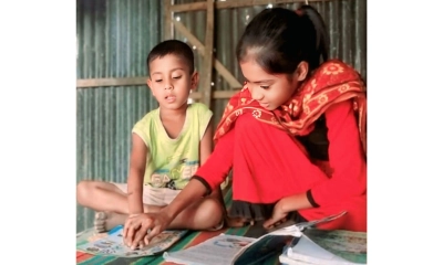 ৯ বছরের মরিয়মের  কাঁধে সংসারের ভার