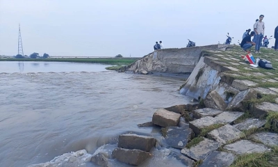 ১৩০ মিটার বাঁধ নদীগর্ভে  আতঙ্কে হাজারো মানুষ