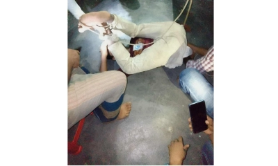 চুরির অভিযোগে হাত-পা বেঁধে  মধ্যযুগীয় কায়দায় নির্যাতন