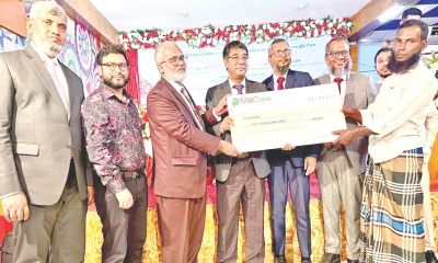 প্রান্তিক ও নিম্ম আয়ের মানুষদের প্রকাশ্যে ঋণ দিল এনআরবিসি ব্যাংক