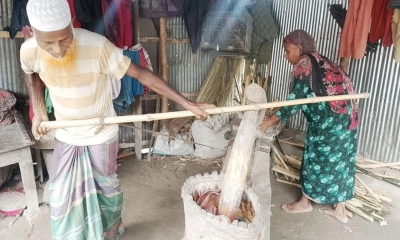 ৩৫ বছর ধরে ঘানি  টানার সংগ্রাম