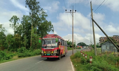 কোটি টাকার রাস্তা  চার মাসেই শেষ