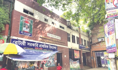 স্কুলের মাটিতে দখলের দেয়াল