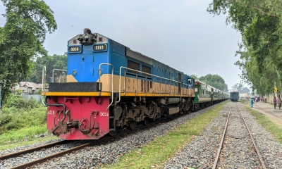 ঘন ঘন লাইনচ্যুতিতে প্রশ্নবিদ্ধ রেলসেবা 