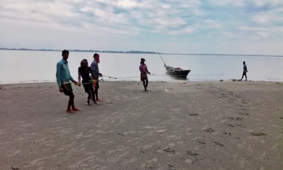 অনিয়মে ডুবছে জেলেদের জীবন