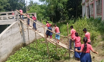 বাঁশের সাঁকোই একমাত্র ভরসা