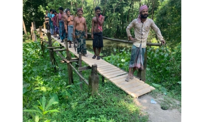 ঝুঁকির সাঁকোই ভরসা  ১০ গ্রামের মানুষের