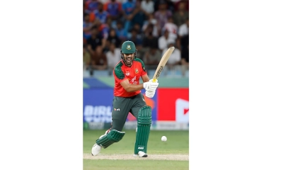 সাইফের ক্ল্যাসিক ব্যাটিংয়ের গল্প