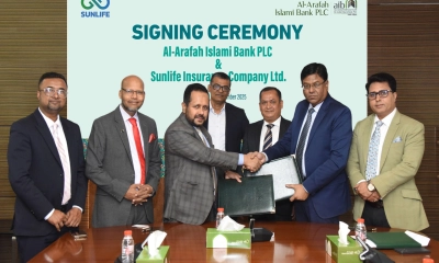 আল আরাফাহ ইসলামী ব্যাংকের সঙ্গে সানলাইফ ইন্স্যুরেন্স কোম্পানির চুক্তি স্বাক্ষর