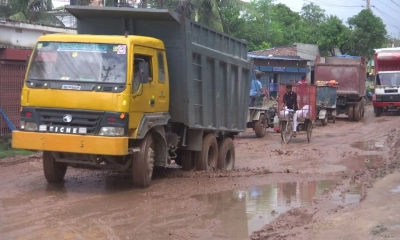সড়ক উন্নয়নে জনদুর্ভোগ