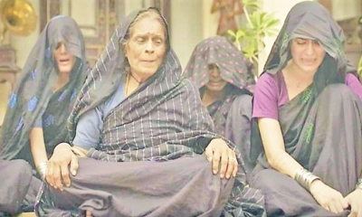 মৃতের বাড়ি গিয়ে কান্না  করাই যাদের পেশা