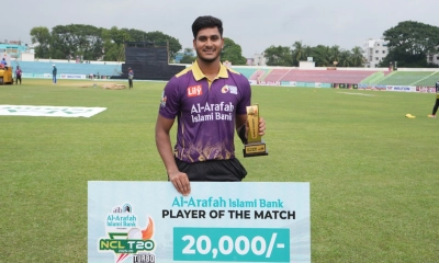 ঢাকা মেট্রোকে জেতালেন মাহফুজুল