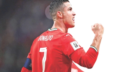 ফুটবলারদের মধ্যে আয়ের শীর্ষে রোনালদো