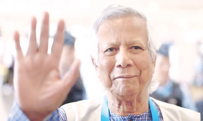 নিউইয়র্ক সফর শেষে দেশে ফিরেছেন প্রধান উপদেষ্টা