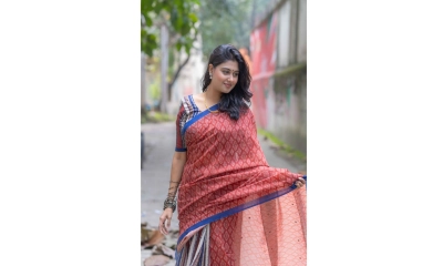 বিজ্ঞাপনে আগ্রহী মনি