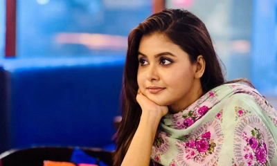 ঘুম ঘুম চোখ নিয়ে নিশ্চুপ বৃষ্টি