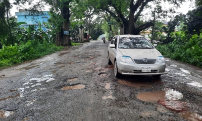 ২১ কিলোমিটারজুড়ে  খানা-খন্দ ও গর্ত