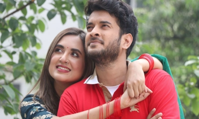 এই শহরে মেঘেরা একা