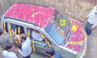 বিয়ের মতো  গাড়ির বিদায়