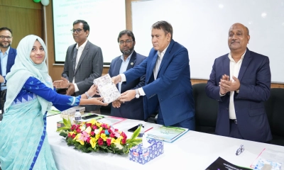 অগ্রণী ব্যাংকে ফাউন্ডেশন কোর্সের প্রশিক্ষণার্থীদের সনদপত্র বিতরণ