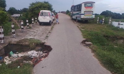 জনবহুল সড়কে দুর্ভোগ