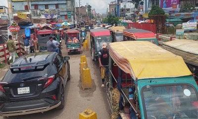 নিয়ন্ত্রণহীন ইজিবাইকে বাড়ছে দুর্ঘটনা
